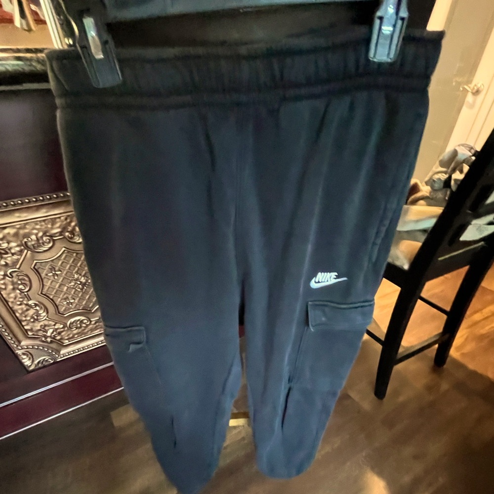 Nike Men’s Small Club FleeceSweatpants- cargo side pockets.Used